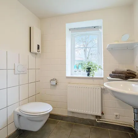 Klüterkammer, Auf Gutshof Mit Kamin *